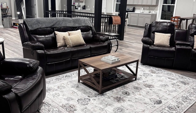 BRAND NEW, SPACIOUS, FUN - The Wolves Den on Fraley