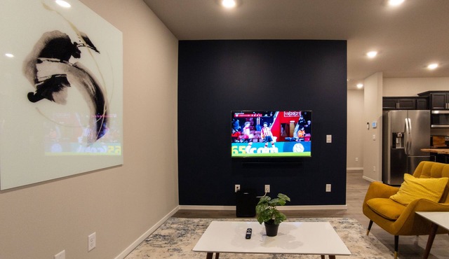 Brand-new Spacious Townhome w/fenced-in yard