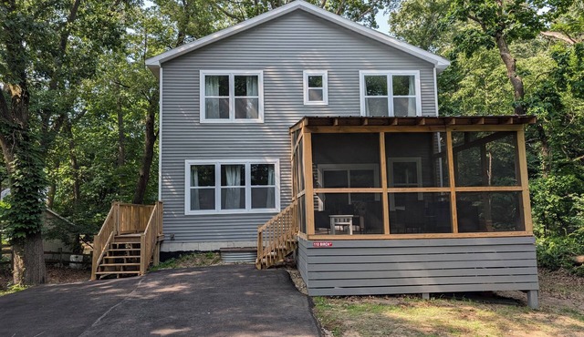 Brand New Spacious 7-bedroom Michiana Shores Beach House in the woods!