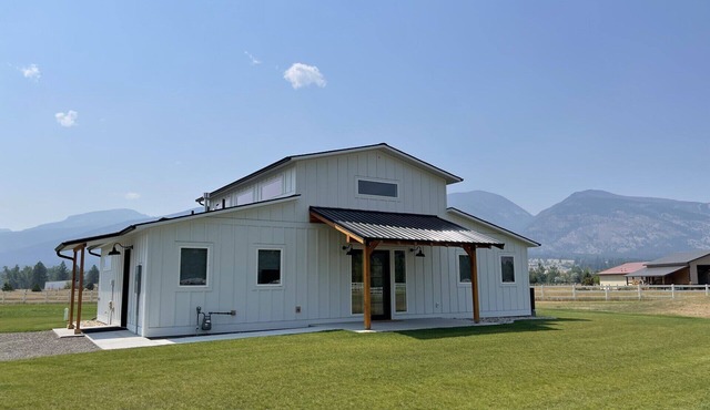 Brand New Spectacular 2BR house with view of Bitterroot Mountains.