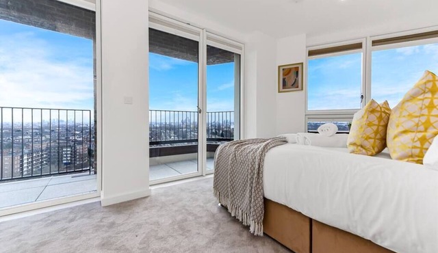 Brand New Splendour- Perfect Location-Great Views!