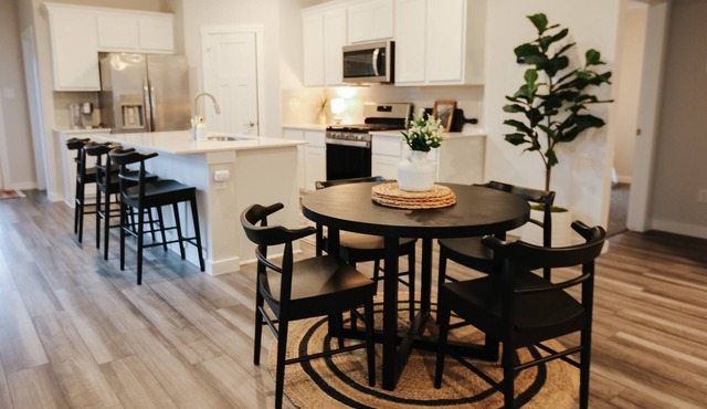 Brand New Stylish Getaway house in the Heart of Aggieland!