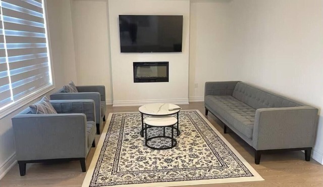 Brand New Stylish Family Oasis Near Beach