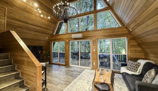 Brand New! The Fox Hill Cabin: Where Country Charm Meets Town Convenience!