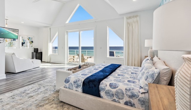 Brand New! The Tootsies Getaway! 7 Br Direct Beachfront Closest home Tootsies!