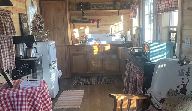 Brand new tiny cabin located on farm. Near rivers, trailsheads & national forest