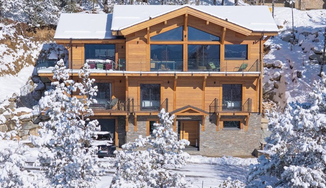 Brand-new, top-of-the-range chalet with panoramic views (sauna, steam room, billiards)