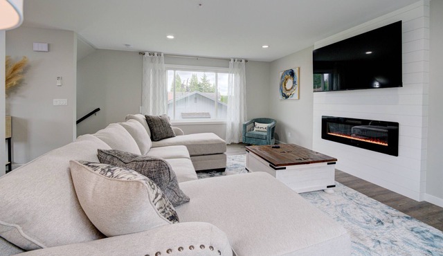 Brand New Townhome Rooftop Balcony - Penthouse