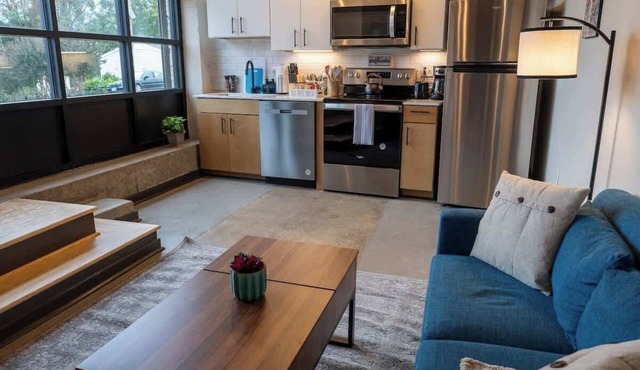 Brand New Uptown 1BR Apartment: Safe, Walkable