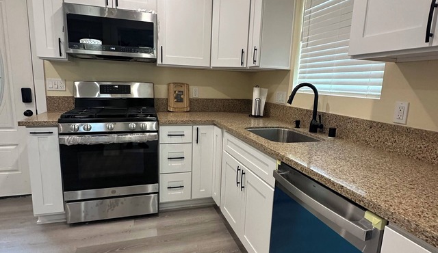 Brand new luxurious studio close to Hollywood and Universal Studio.