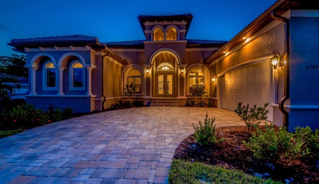 Brand NEW Vacation home located in the Yacht Club Area- Villa Mayfair Roelens Vacations