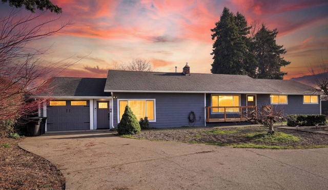 BRAND NEW! - Vibey Luxury: Hot Tub+Theater+Game Room, Sleeps 14 - EV Charger