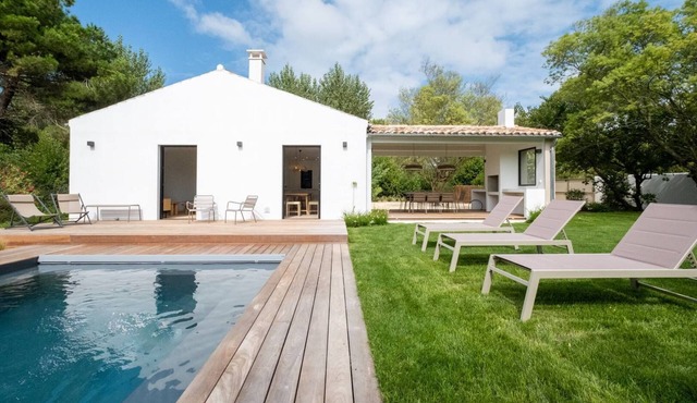 Brand new villa with heated pool