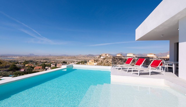 Brand New Villa with pool, spectacular setting, Sleeps 10