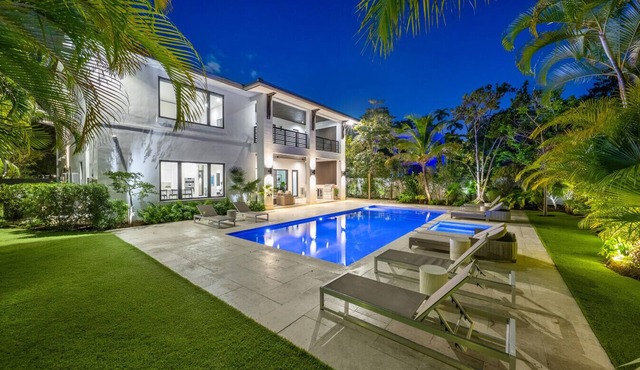 Brand new Villa with Pool/Jacuzzi/GameRoom