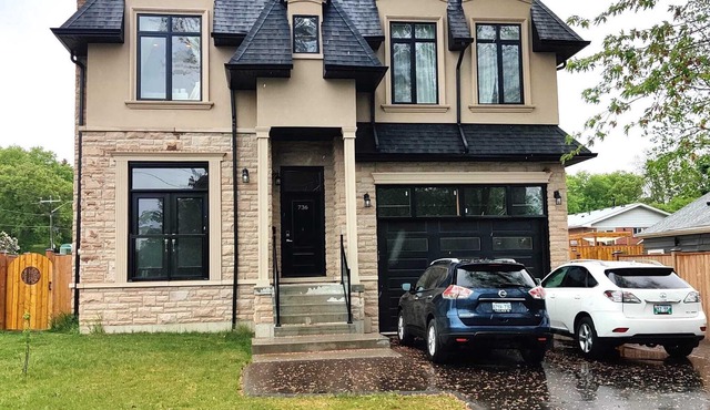 Brand New Walk Out Bsmt Apt Near Beach