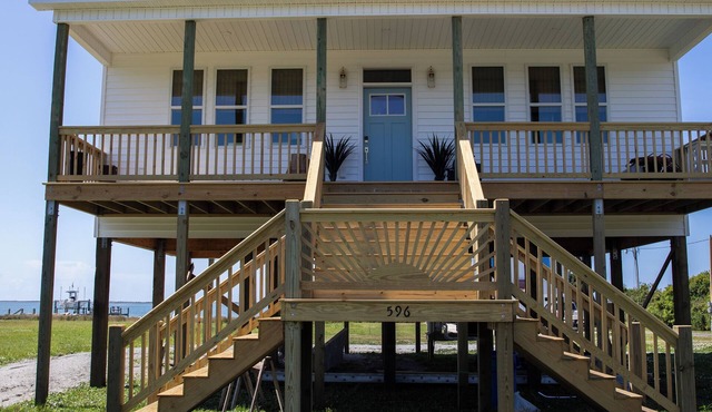 Brand‑New Waterfront House on Harkers Island — Stunning Sunsets close to Cape L