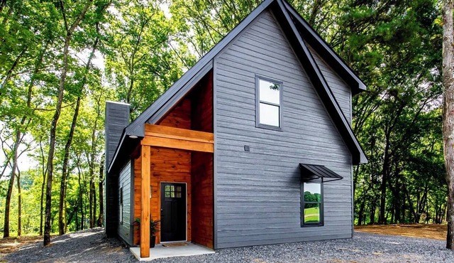 BRAND NEW waterfront cabin on The Little Red River with huge dock, arcades &WiFi
