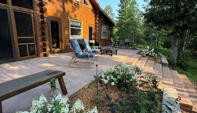 Brand NEW White Pine Lake Retreat Log Cabin Private Lake, Dock, Kayaks, Firepit