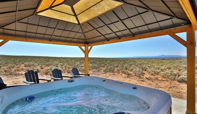 Brand New Whole 2 Unit 3 Bedroom Gorge/Mountain Getaway with Hot Tub