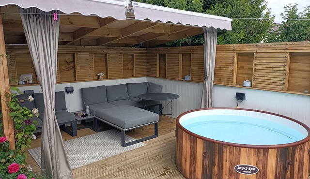 Brand new,with hottub, outdoor wood burner in leisure room and treatments.