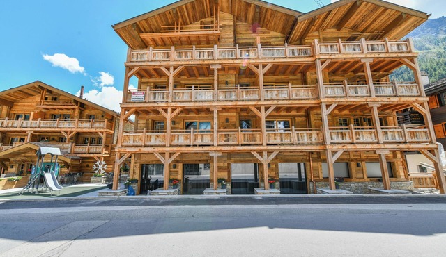 Brand new with spa : comfortable 4 room apartment for 6-7 people on the lower floor in front of the
