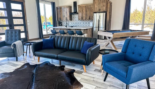 Brand New Yote Cabin, Pool Table, South of Norman