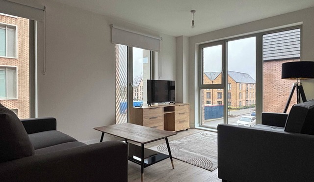 BrandNew 2Bedroom Apartment with Parking, Sleeps 5