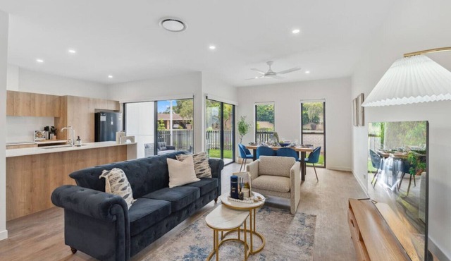 BrandNew Modern 4BR House w/Parking/Yard/Mall/Park