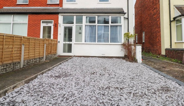 BRANDONS, pet friendly, with a garden in Southport