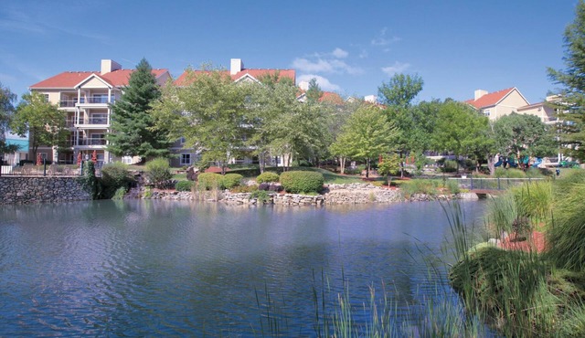 Branson at the Meadows 1br Suite Sunday Check-In