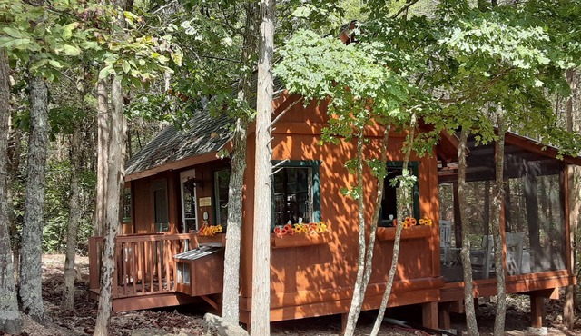 BRANSON HOBBY FARM FOR COUPLES Beautiful Rustic Cottage/Hot Tub and Hobby Farm