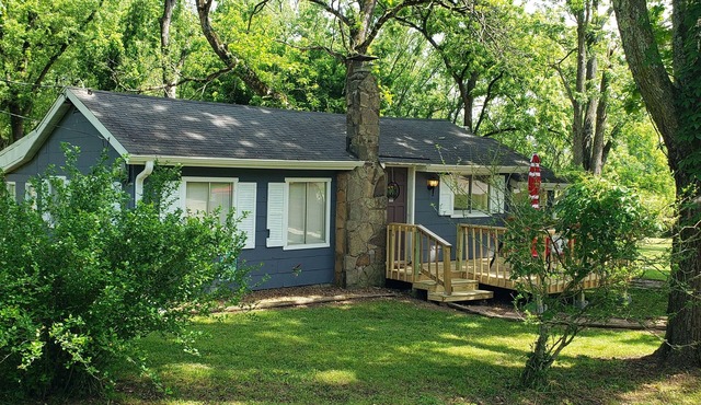 Branson, MO, Cozy Lakefront Cottage