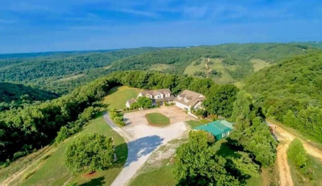 Branson White River Suite: A Private Forest Retreat
