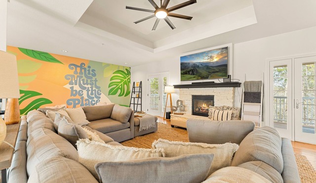 BransonBliss: Golf, ClubPool, Fireplace, Workspace, 30ft patio, EnsuiteBaths