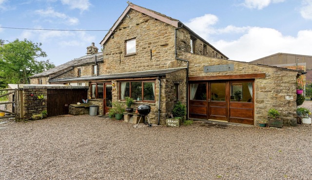 BRANT VIEW, family friendly, character holiday cottage in Sedbergh