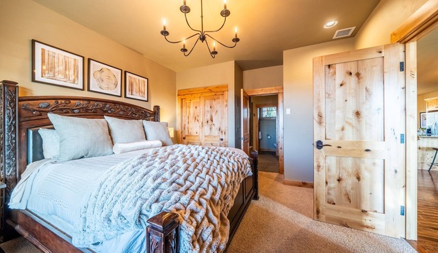 Brasada Ranch Cabin 15 | 2 King Suites | Hot Tub