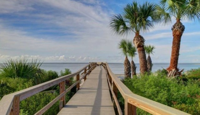 Brass Rail 319 - Premier Condo on Tybee - 2 Pools & Hot Tub - Perfect Location!