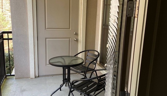 Braves Stadium I mile away! family sized condo with private deck,