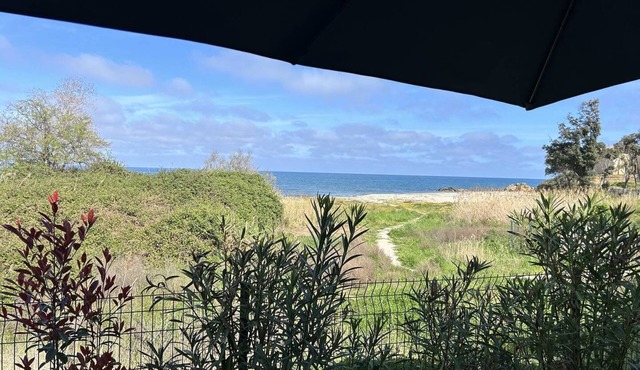 BRAVONE 74-sea view-waterfront-heated pool-wifi