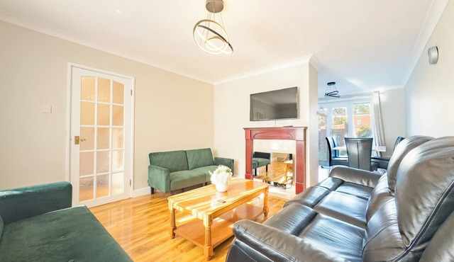 Braybrooke Bliss - 3 Bedroom House in Basildon