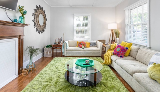 Braydon's Mid Century Bungalow - Walk 2 it ALL