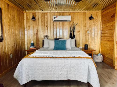 BRB - Cozy Bungalow at the Top of the Canyon