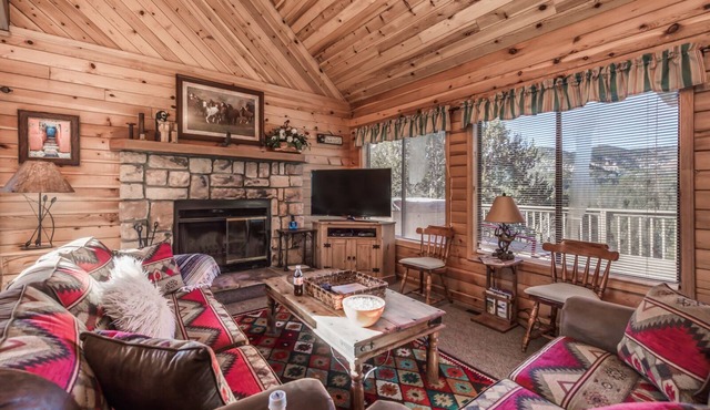 Breakaway Cabin | Hot Tub, Wood-Burning Fireplace