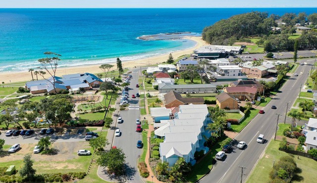 Breakers 7- Located in the golden triangle of beautiful Mollymook Beach.