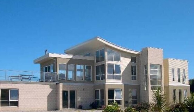 Breakers Apollo Bay- The Studio