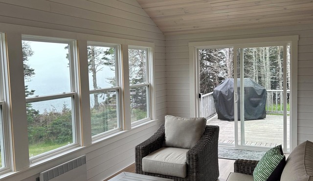Breakers Beach House- Oceanfront with Stunning Views