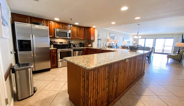 "Breakers East 805"~Gulf Front 2BR/2BA Beach setup included