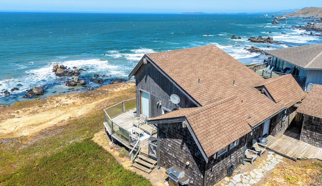 Breaking Waves – View Beach House Walk to Dillon Beach Romantic Retreat