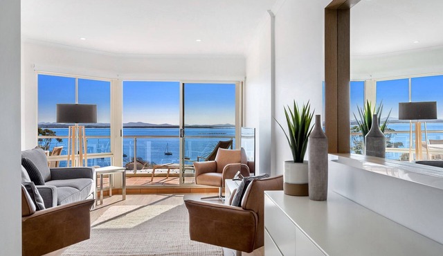 Breakwater Apartment 403 - Magnificent Shoal Bay Views - Walk to Beach